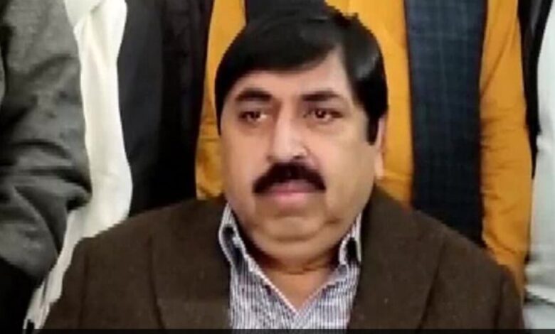 Samajwadi Party (SP) leader Pramod Gupta while speaking to NEWS AGENCY persons at his home in Auraiya said," now at midday, I'll adjoin BJP insight of Laxmikant Bajpai."