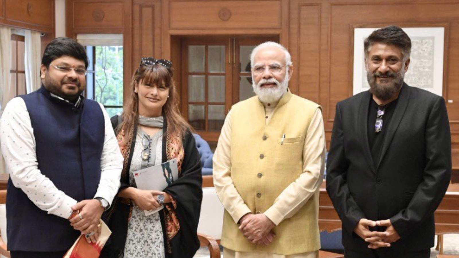 प्रधानमंत्री नरेंद्र मोदी ने की The Kashmir Files की तारीफें, PM से मिले विवेक अग्निहोत्री-पल्लवी जोशी