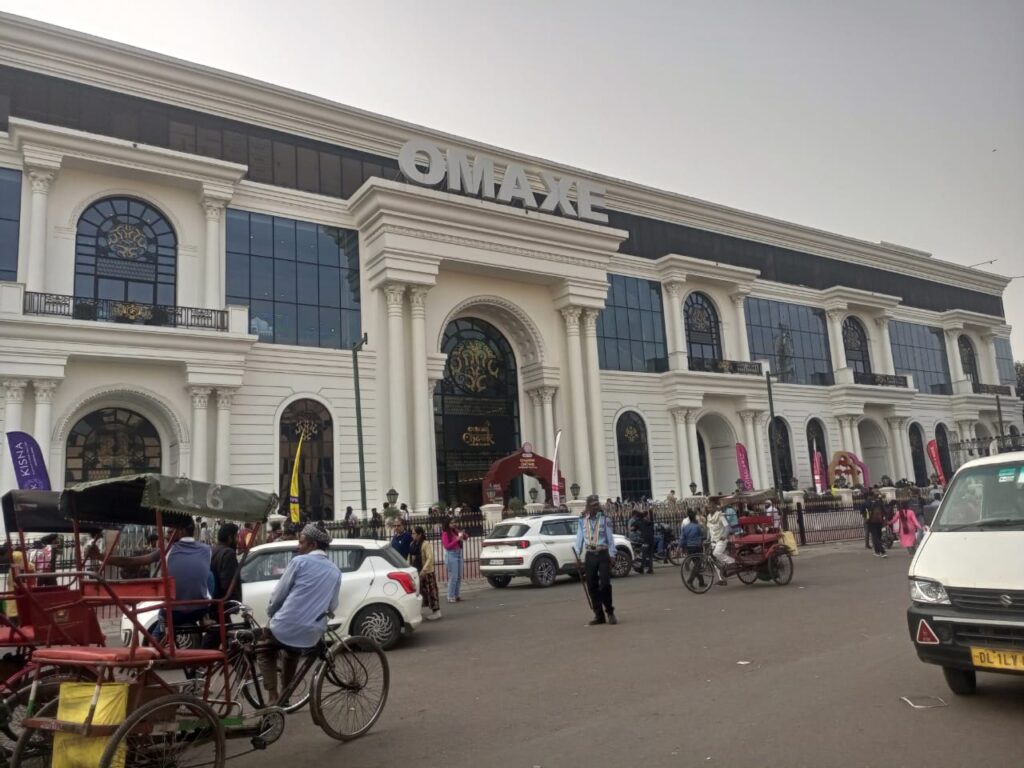 Omaxe Chowk Discover Premium Shopping & Commercial Spaces in Delhi